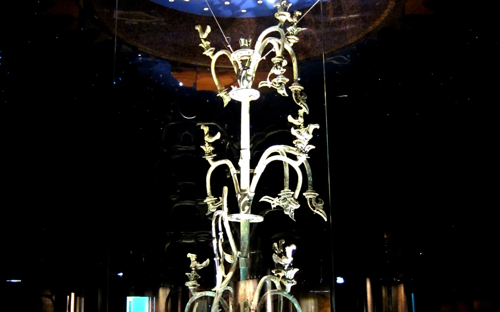 Monumental bronze sacred tree displayed at Sanxingdui Museum